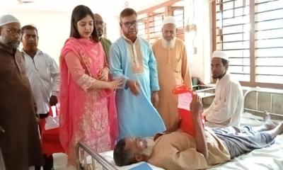 তারেক রহমানের পক্ষে—পত্নীতলায় হাসপাতালের রোগীদের পাশে দাঁড়ালেন মোস্তাক