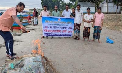 রিদপুরে ইলিশ ধরায় ৩ জেলের জেল-জরিমানা, জাল ধ্বংস