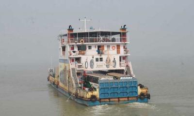 সাড়ে ৯ ঘণ্টা পর ৩ রুটে ফেরি চলাচল স্বাভাবিক