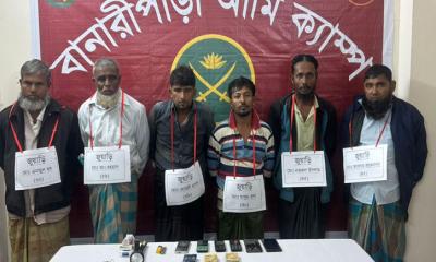 বানারীপাড়ায় ৬ জুয়াড়ি সেনাবাহিনীর হাতে আটক