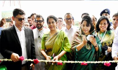 বৃক্ষমেলা ও পরিবেশ মেলা পরিদর্শনকালে পলিথিনের বিকল্প ব্যবহারের আহ্বান জানালেন পরিবেশ উপদেষ্টা