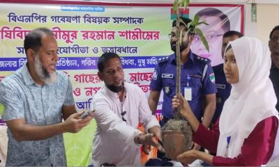 রামপালে গরিব কৃষক ও দুস্থদের মাঝে চারা, পোনা, বীজ ও নগদ অর্থ বিতরণ