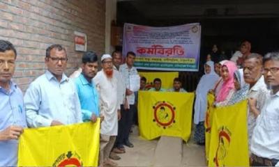 রাণীশংকৈলে ৬ দফা দাবিতে স্বাস্থ্য সহকারীদের কর্মবিরতি, বন্ধ টিকাসেবা