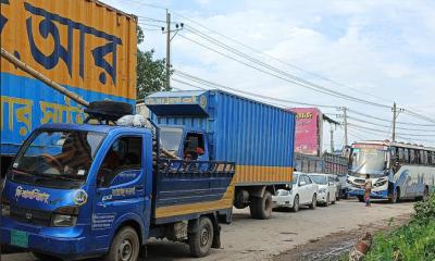 উপদেষ্টা পরিদর্শনের পর আজও ঢাকা–সিলেট মহাসড়কে যানজট, সড়ক ও জনপথের অফিস তালাবদ্ধ