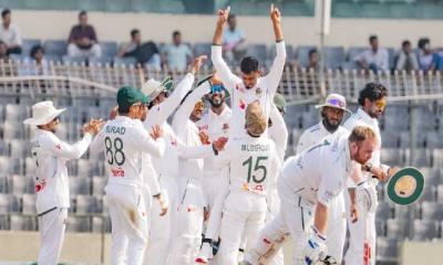 হোয়াইটওয়াশের সুবাস ছড়িয়ে চতুর্থ দিন শেষ করল বাংলাদেশ