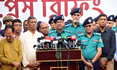 দুর্গাপূজা উপলক্ষে নিশ্ছিদ্র নিরাপত্তা ব্যবস্থা গ্রহণ করা হয়েছে: ডিএমপি কমিশনার