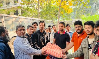 জন্মদিনে স্টাফদের মাঝে কম্বল বিতরণ করলেন ছাত্রদল নেতা শাহরিয়ার