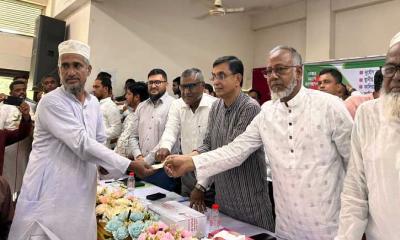 কালিয়াকৈরে উন্নয়ন প্রকল্পের চেক বিতরণ
