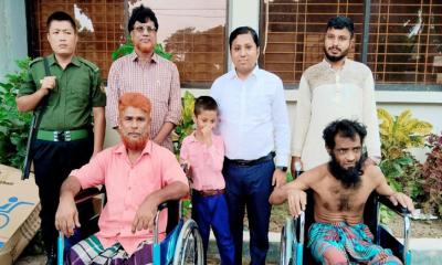 সরাইলে শারীরিক প্রতিবন্ধীদের মাঝে হুইলচেয়ার বিতরণ