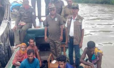 সুন্দরবনে নিষেধাজ্ঞা অমান্য করে মাছ ধরার সময় পাঁচ জেলে আটক