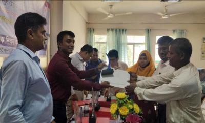রাণীশংকৈলে মেধাবী ও কৃতি শিক্ষার্থীদের সংবর্ধনা, ক্রেস্ট ও সনদ বিতরণ