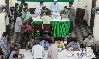 জাকসু নির্বাচনের ভোট গণনা  চলছে