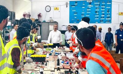 নরসিংদীতে আইন উপদেষ্টার আকস্মিক কারিগরি প্রশিক্ষণ কেন্দ্র পরিদর্শন