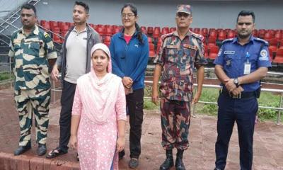 ভারত থেকে ট্রাভেল পারমিটে দেশে ফিরলেন নড়াইলের এক নারী