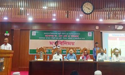 মতামতবিহীন মতবিনিময় সভায় পবিপ্রবিতে ইউজিসি চেয়ারম্যান: সাংবাদিকদের প্রশ্নে বাধা