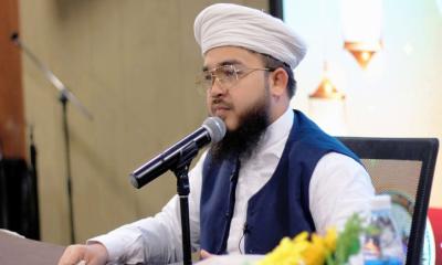 সংসদে নামাজ পড়তে গিয়ে জুতা খোয়ালেন এমপি হানজালা