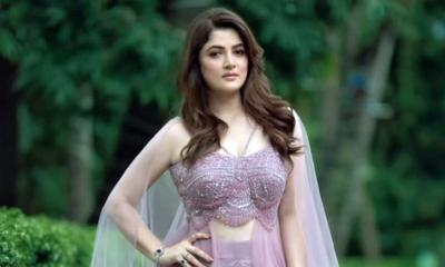 লেহেঙ্গার আভায় নজর কাড়লেন শ্রাবন্তী