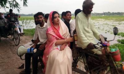 অটোভ্যানে পূজামণ্ডপ পরিদর্শন করলেন শামা ওবায়েদ
