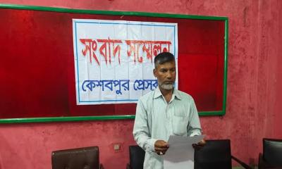 কেশবপুরে জমি ক্রয়ের টাকা ফেরত পেতে ভুক্তভোগীর সংবাদ সম্মেলন