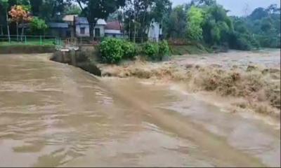ভারি বর্ষণে তলিয়ে গেছে ফটিকছড়ির বিভিন্ন এলাকা, জনজীবন স্থবির
