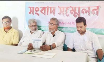 নিয়ামতপুরে বিএনপির কমিটি বাতিলের দাবিতে পদ বঞ্চিতদের সংবাদ সম্মেলন