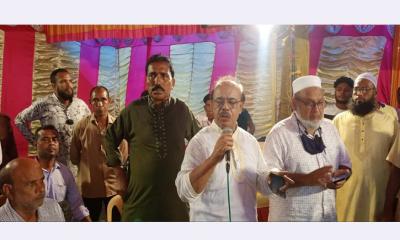 আত্রাইয়ে উপজেলা বিএনপির সভাপতি রেজুর পূজা মণ্ডপ পরিদর্শন