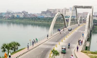 হাতিরঝিলে ককটেল বিস্ফোরণ, মোটরসাইকেলে আগুন