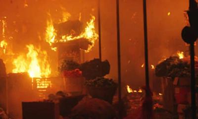 রাজধানীর কারওয়ান বাজারে আগুন