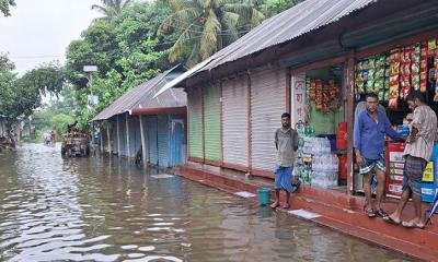 নোয়াখালীতে পানিবন্দি ৬৪ হাজারের বেশি পরিবার, প্রস্তুত শত শত আশ্রয়কেন্দ্র
