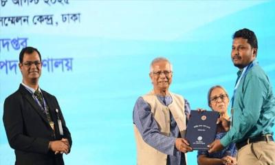 পার্বতীপুরের সিনিয়র উপজেলা মৎস্য কর্মকর্তা আবু জাফর মো. সায়েমের স্বর্ণপদক লাভ