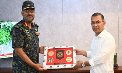 প্রধানমন্ত্রীর সঙ্গে আনসার ও ভিডিপি মহাপরিচালকের সৌজন্য সাক্ষাৎ