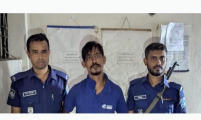 মুন্সিগঞ্জে পরীক্ষা কেন্দ্রের সামনে ১৪৪ ধারা ভেঙে ৩ রাউন্ড গুলিবর্ষণ, যুবক আটক