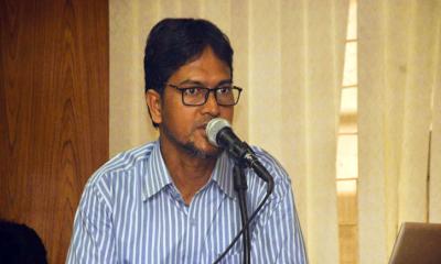 পবিপ্রবির নতুন ছাত্র পরামর্শ ও নির্দেশনা শাখার পরিচালক অধ্যাপক ড. সুজাহাঙ্গীর