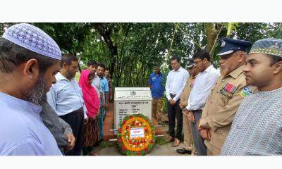 নকলায় জুলাই গণঅভ্যুত্থানে ২ শহিদের কবরে পুষ্পস্তবক অর্পণ