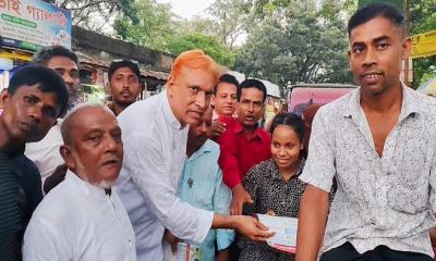 তারেক রহমানের ৩১ দফা প্রচারে আবু বকর সিদ্দিকের লিফলেট বিতরণ ও গণসংযোগ