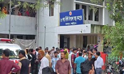 মা ও দুই মেয়েকে কুপিয়ে হত্যা, অভিযুক্ত যুবক গণপিটুনিতে নিহত