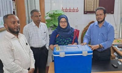 কেশবপুর হাসপাতালে জলাতঙ্ক রোগের ভ্যাকসিন প্রদান করলেন ইউএনও