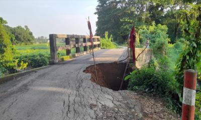 বোয়ালখালীর বাদশা মিয়া সওদাগর সড়ক: ‘মাইল্লের পুলে’ আতঙ্কে পথচারী