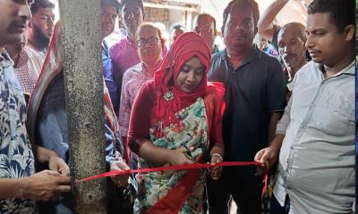 মান্দায় খাদ্যবান্ধব কর্মসূচির আওতায় স্বল্পমূল্যে চাল বিক্রয় কার্যক্রমের উদ্বোধন