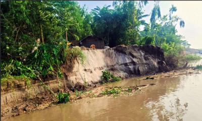 সুন্দরগঞ্জে তিস্তা ভাঙনকবলিত পরিবারের খোঁজ নিচ্ছে না কেউ