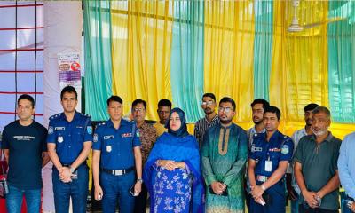 মাদারগঞ্জে জেলা প্রশাসক ও পুলিশ সুপার পূজামণ্ডপ পরিদর্শন