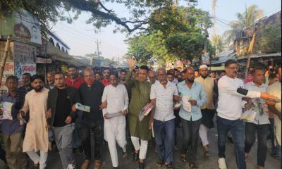 আসন হোল্ডের পরেও  ৩১ দফার লিফলেট বিতরণ করছেন বিএনপি নেতা কাজী শিপন