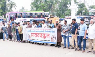 নলছিটিতে বিদ্যুৎ সঞ্চালন লাইন পরিবর্তনের দাবিতে মানববন্ধন