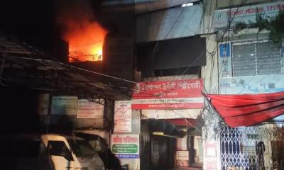 রাজধানীর উদীচী শিল্পীগোষ্ঠীর অফিসে আগুন