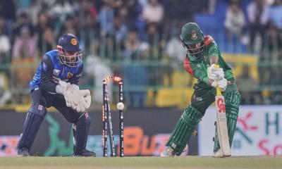 ধস নামল বাংলাদেশের ব্যাটিংয়ে, ৫ রানে নেই ৭ উইকেট