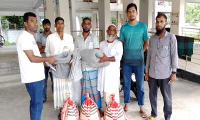 গলাচিপায় অগ্নিকাণ্ডে ক্ষতিগ্রস্তদের মাঝে জেলা ও উপজেলা প্রশাসনের ত্রাণ ও নগদ অর্থ বিতরণ