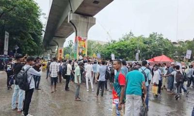 জুলাই সনদের দাবিতে রাজধানীর শাহবাগ মোড় অবরোধ