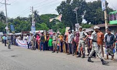 ভাঙ্গায় যান চলাচল স্বাভাবিক, আন্দোলনকারীরা সড়কের পাশে অবস্থান
