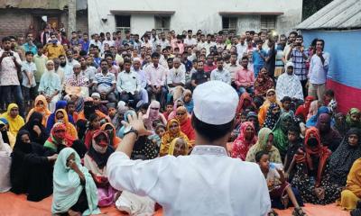 তারেক রহমান ৩১ দফা কর্মসূচি বাস্তবায়নে মান্দায় লিফলেট বিতরণ ও উঠান বৈঠক