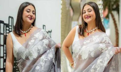 শাড়িতে মুগ্ধতা ছড়ালেন স্বস্তিকা